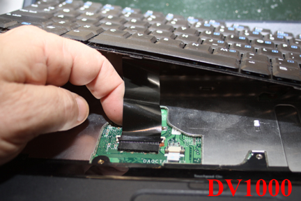 HP DV1000 - Removing the keyboard.