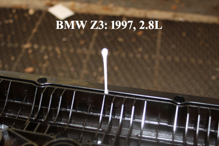 BMW Z3: Shows Cleaning Gasket Groove in Valve Cover.